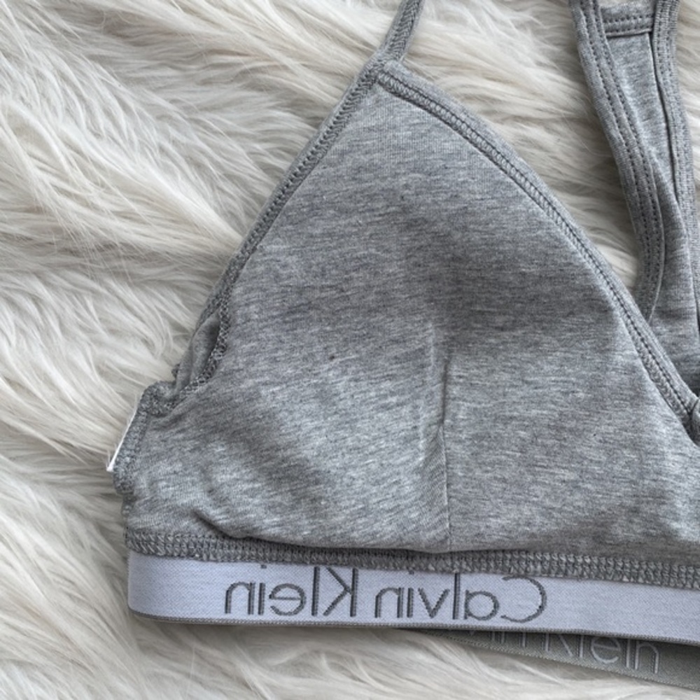 Calvin‎ Klein | V-neck Racerback Bralette - Picture 11 of 11